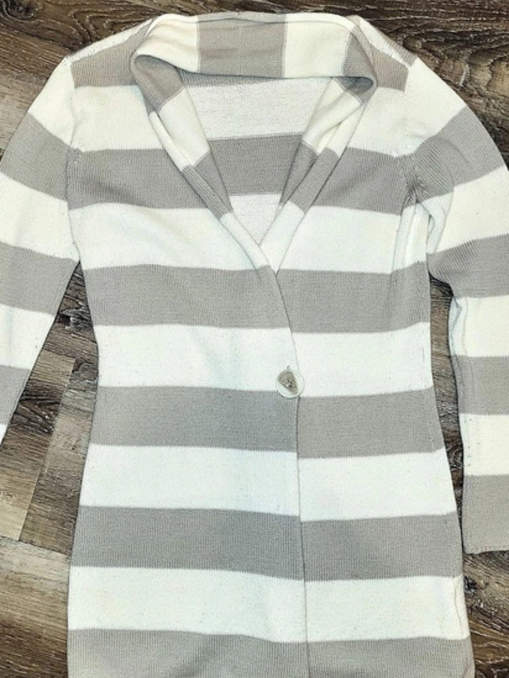 The Limited Striped Button-Front Cardigan in Gray & White Size Medium